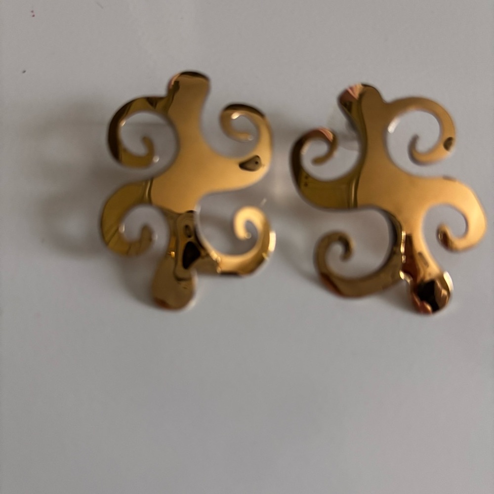 Vintage 1990’s Gold Tone Earrings post backs